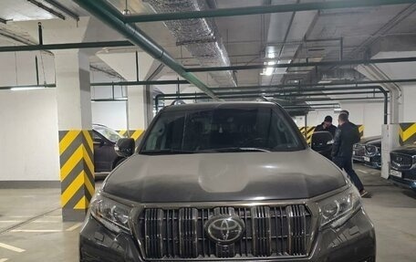 Toyota Land Cruiser Prado 150 рестайлинг 2, 2023 год, 9 000 000 рублей, 1 фотография