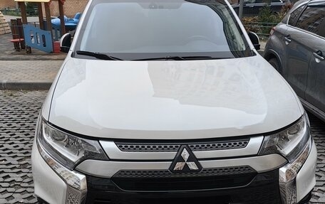 Mitsubishi Outlander III рестайлинг 3, 2019 год, 3 000 000 рублей, 1 фотография