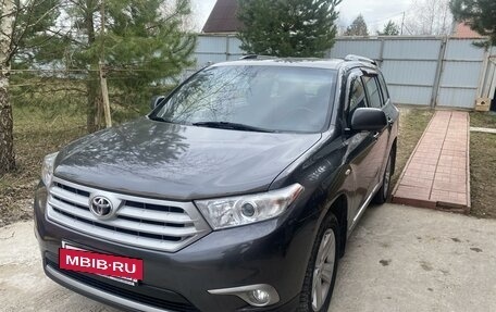 Toyota Highlander III, 2011 год, 1 980 000 рублей, 2 фотография