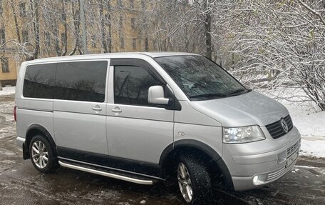 Volkswagen Caravelle T5, 2008 год, 1 800 000 рублей, 2 фотография