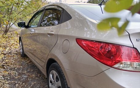 Hyundai Solaris II рестайлинг, 2011 год, 900 000 рублей, 3 фотография