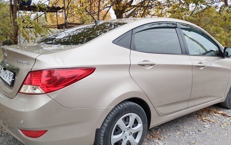 Hyundai Solaris II рестайлинг, 2011 год, 900 000 рублей, 4 фотография