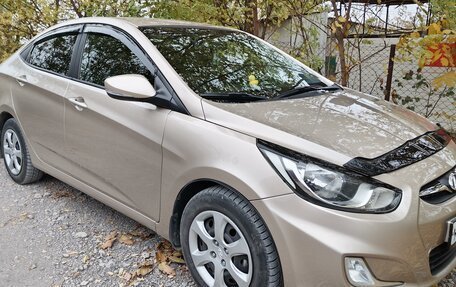 Hyundai Solaris II рестайлинг, 2011 год, 900 000 рублей, 5 фотография