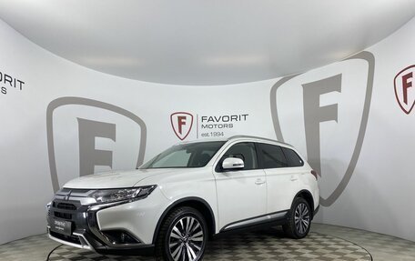 Mitsubishi Outlander III рестайлинг 3, 2019 год, 2 649 000 рублей, 1 фотография