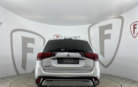 Mitsubishi Outlander III рестайлинг 3, 2019 год, 2 649 000 рублей, 3 фотография