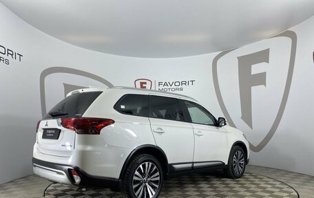 Mitsubishi Outlander III рестайлинг 3, 2019 год, 2 649 000 рублей, 6 фотография