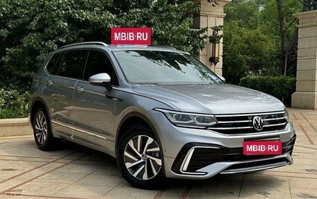 Volkswagen Tiguan II, 2022 год, 2 787 450 рублей, 2 фотография