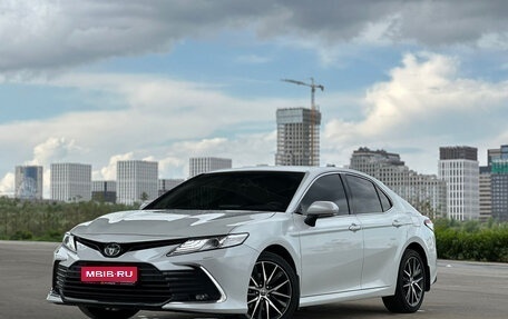 Toyota Camry, 2022 год, 4 000 000 рублей, 1 фотография