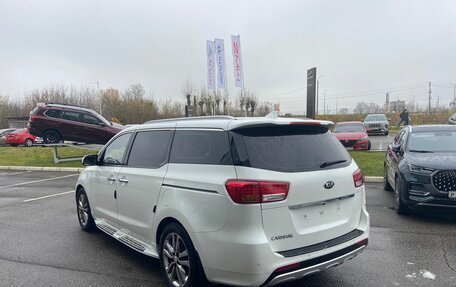 KIA Carnival III, 2016 год, 2 499 000 рублей, 5 фотография