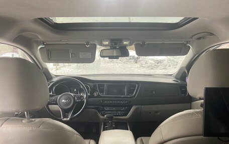 KIA Carnival III, 2016 год, 2 499 000 рублей, 6 фотография