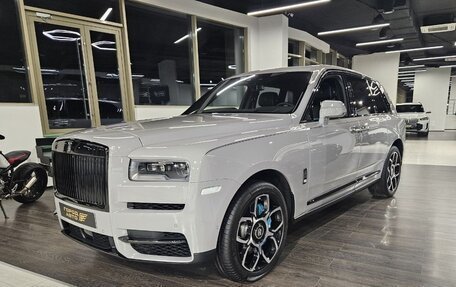 Rolls-Royce Cullinan, 2024 год, 63 000 000 рублей, 3 фотография