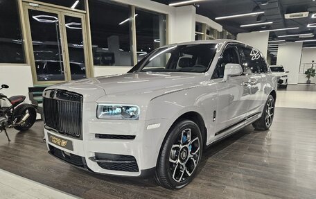 Rolls-Royce Cullinan, 2024 год, 63 000 000 рублей, 10 фотография