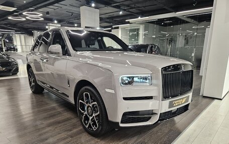 Rolls-Royce Cullinan, 2024 год, 63 000 000 рублей, 12 фотография