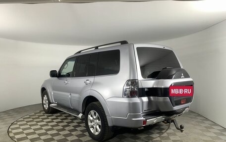 Mitsubishi Pajero IV, 2014 год, 2 650 000 рублей, 3 фотография