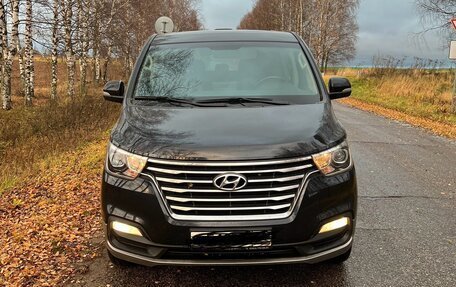 Hyundai Grand Starex Grand Starex I рестайлинг 2, 2020 год, 4 600 000 рублей, 2 фотография