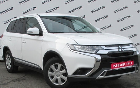 Mitsubishi Outlander III рестайлинг 3, 2018 год, 2 039 000 рублей, 3 фотография