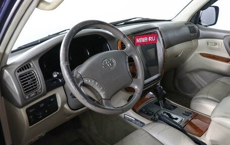 Toyota Land Cruiser 100 рестайлинг 2, 2004 год, 1 749 000 рублей, 5 фотография