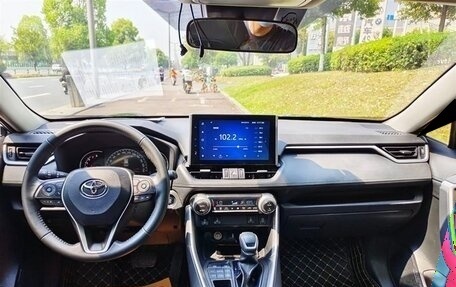 Toyota RAV4, 2021 год, 2 630 000 рублей, 9 фотография