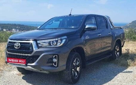 Toyota Hilux VIII, 2019 год, 4 850 000 рублей, 3 фотография