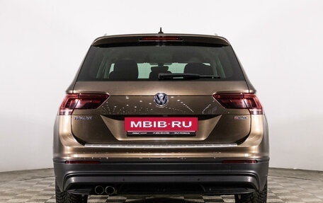 Volkswagen Tiguan II, 2018 год, 3 075 000 рублей, 6 фотография