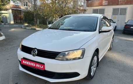 Volkswagen Jetta VI, 2013 год, 1 360 000 рублей, 2 фотография