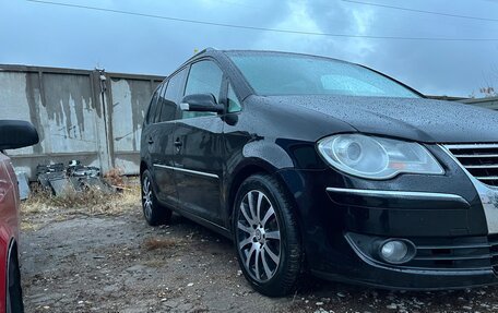 Volkswagen Touran III, 2008 год, 850 000 рублей, 3 фотография