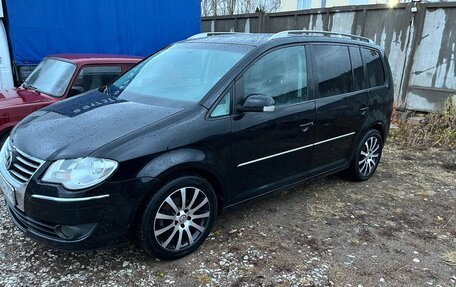 Volkswagen Touran III, 2008 год, 850 000 рублей, 2 фотография