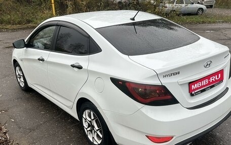 Hyundai Solaris II рестайлинг, 2013 год, 950 000 рублей, 2 фотография