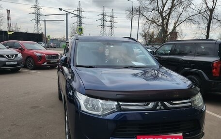 Mitsubishi Outlander III рестайлинг 3, 2013 год, 1 390 000 рублей, 2 фотография