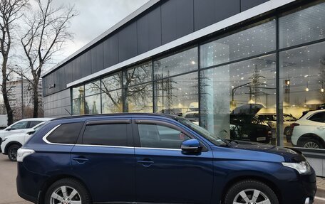 Mitsubishi Outlander III рестайлинг 3, 2013 год, 1 390 000 рублей, 10 фотография