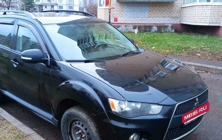 Mitsubishi Outlander III рестайлинг 3, 2011 год, 1 100 000 рублей, 10 фотография