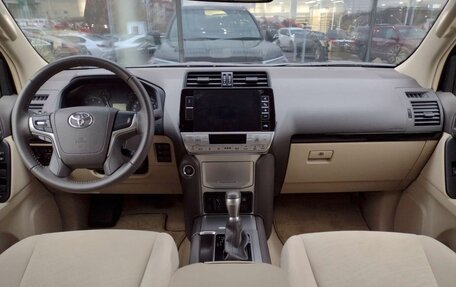 Toyota Land Cruiser Prado 150 рестайлинг 2, 2022 год, 7 952 700 рублей, 17 фотография