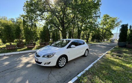 Opel Astra J, 2011 год, 920 000 рублей, 1 фотография