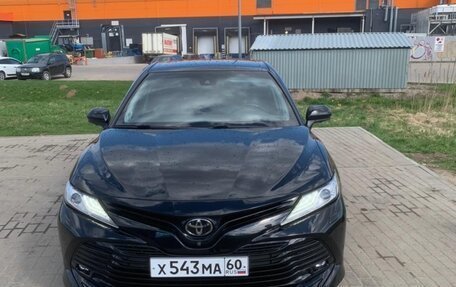 Toyota Camry, 2018 год, 2 890 000 рублей, 1 фотография