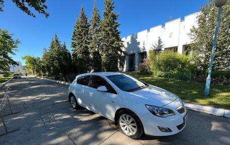 Opel Astra J, 2011 год, 920 000 рублей, 2 фотография