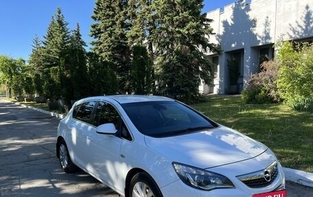 Opel Astra J, 2011 год, 920 000 рублей, 5 фотография