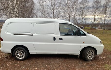 Hyundai H-1 II рестайлинг, 2001 год, 850 000 рублей, 4 фотография