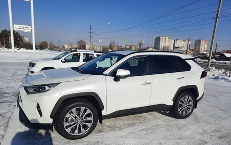 Toyota RAV4, 2021 год, 3 290 000 рублей, 2 фотография