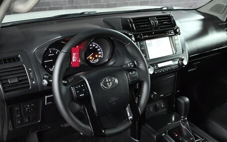 Toyota Land Cruiser Prado 150 рестайлинг 2, 2015 год, 4 050 000 рублей, 13 фотография