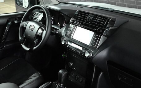 Toyota Land Cruiser Prado 150 рестайлинг 2, 2015 год, 4 050 000 рублей, 15 фотография