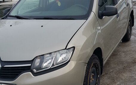 Renault Logan II, 2017 год, 500 000 рублей, 2 фотография