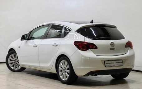 Opel Astra J, 2011 год, 778 000 рублей, 2 фотография