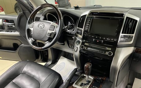 Toyota Land Cruiser 200, 2013 год, 4 750 000 рублей, 29 фотография