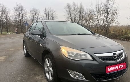 Opel Astra J, 2011 год, 990 000 рублей, 1 фотография