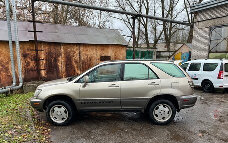 Lexus RX IV рестайлинг, 2000 год, 580 000 рублей, 3 фотография