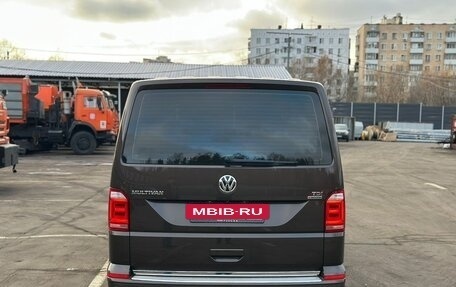 Volkswagen Multivan T6 рестайлинг, 2017 год, 4 250 000 рублей, 9 фотография