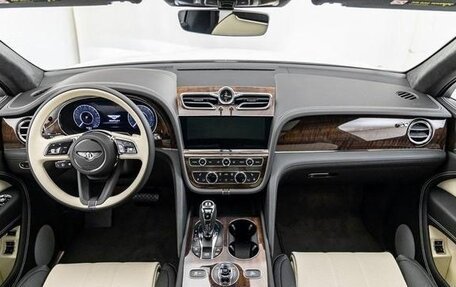 Bentley Bentayga I, 2024 год, 27 890 000 рублей, 6 фотография