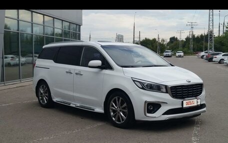 KIA Carnival III, 2018 год, 3 300 000 рублей, 6 фотография