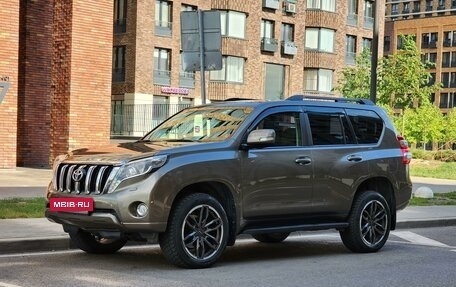 Toyota Land Cruiser Prado 150 рестайлинг 2, 2015 год, 3 700 000 рублей, 10 фотография