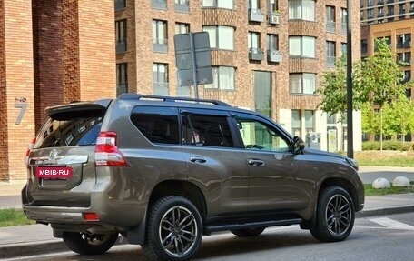 Toyota Land Cruiser Prado 150 рестайлинг 2, 2015 год, 3 700 000 рублей, 8 фотография